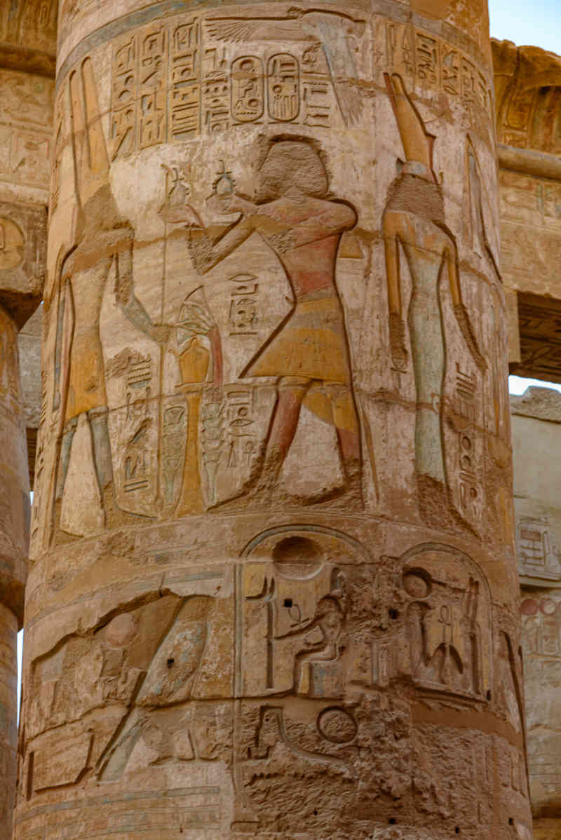 Egipto 062 - Luxor - Templo de Karnak - Sala Hipóstila.jpg